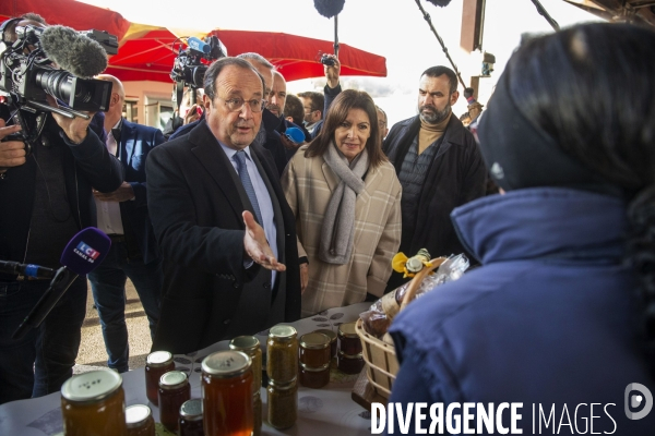 Anne Hidalgo et François HOLLANDE sur le marché de la gare de Tulle