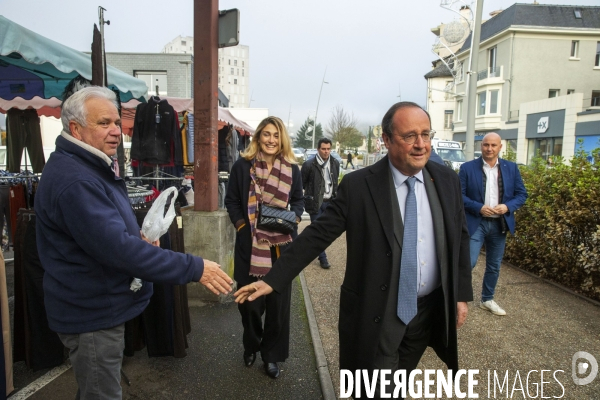 Anne Hidalgo et François HOLLANDE sur le marché de la gare de Tulle