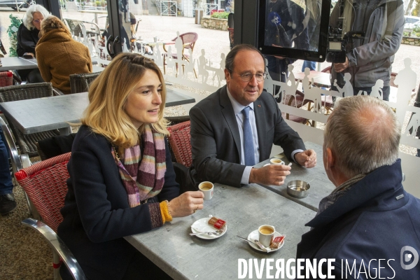 Anne Hidalgo et François HOLLANDE sur le marché de la gare de Tulle