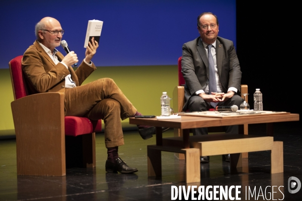 François HOLLANDE et Anne HIDALGO au salon du livre de Brive.