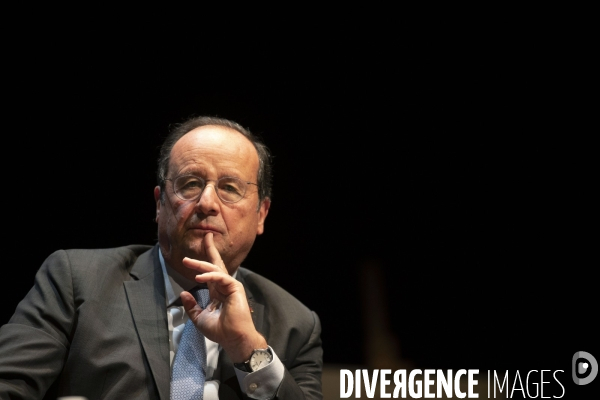François HOLLANDE et Anne HIDALGO au salon du livre de Brive.
