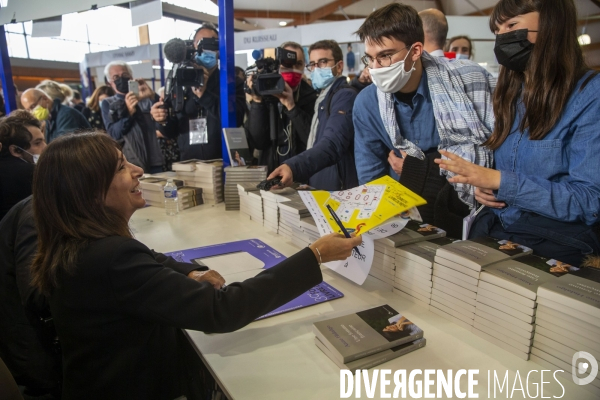 François HOLLANDE et Anne HIDALGO au salon du livre de Brive.