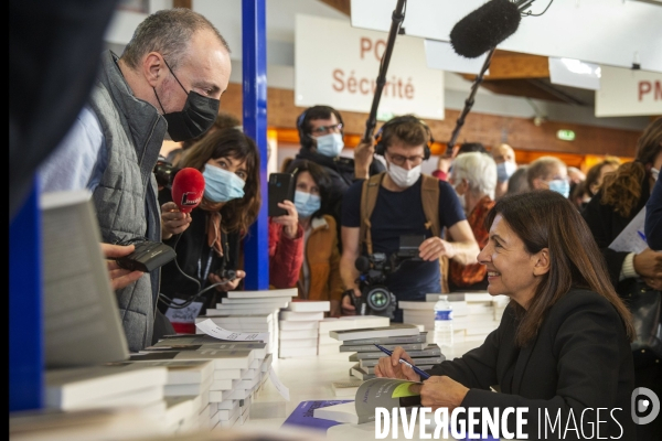 François HOLLANDE et Anne HIDALGO au salon du livre de Brive.