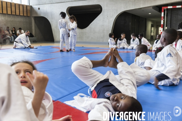 Cours de judo au gymnase du Méridien à Grigny