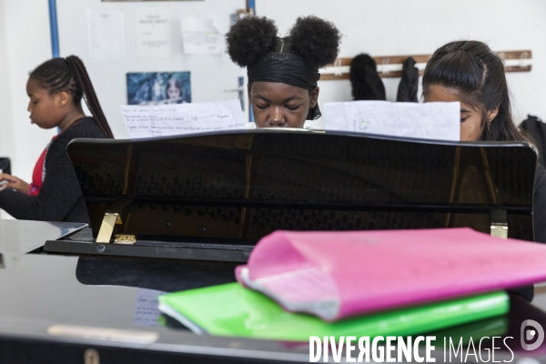 La  Cité éducative  de Grigny est la première en France