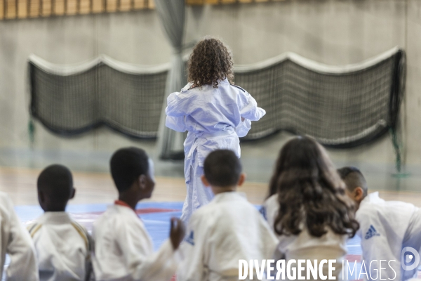 Cours de judo au gymnase du Méridien à Grigny