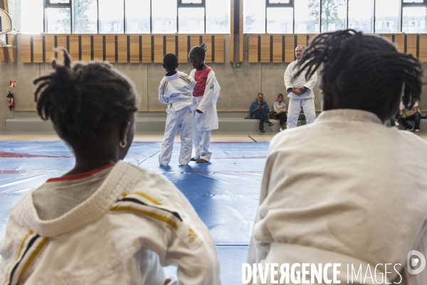 Cours de judo au gymnase du Méridien à Grigny