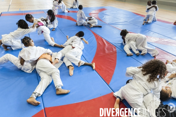 Cours de judo au gymnase du Méridien à Grigny