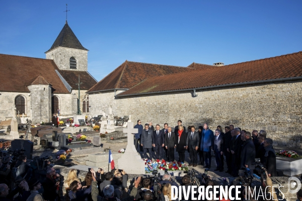 Les partis de droite sur la tombe du général de Gaulle à Colombey.