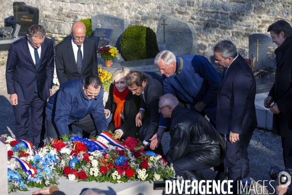 Les partis de droite sur la tombe du général de Gaulle à Colombey.