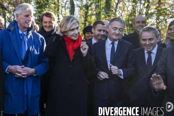 Les partis de droite sur la tombe du général de Gaulle à Colombey.