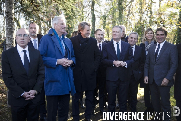 Les partis de droite sur la tombe du général de Gaulle à Colombey.