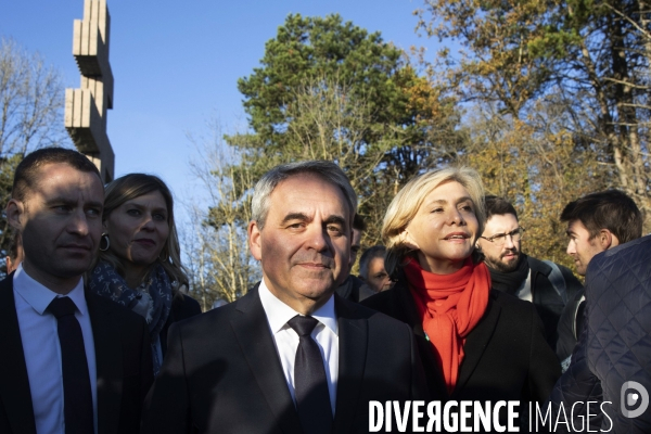 Les partis de droite sur la tombe du général de Gaulle à Colombey.