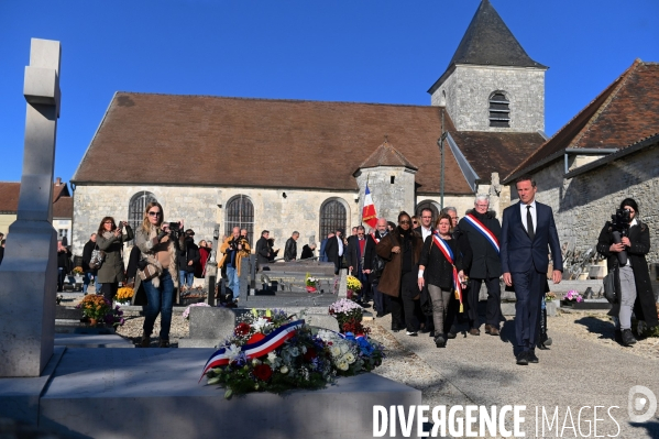 Nicolas dupont aignan sur la tombe du général de gaulle