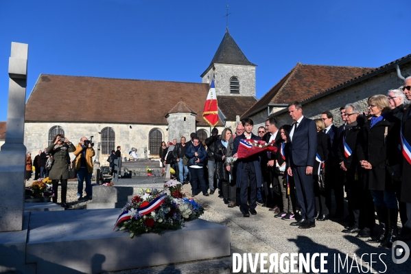 Nicolas dupont aignan sur la tombe du général de gaulle