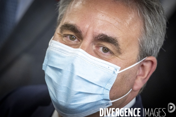 Emmanuel Macron chez Renault Douai avec Xavier Bertrand