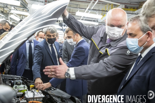 Emmanuel Macron chez Renault Douai avec Xavier Bertrand