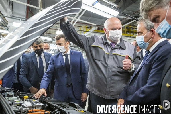 Emmanuel Macron chez Renault Douai avec Xavier Bertrand