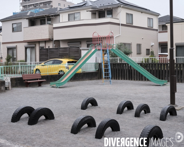 Tokyo. Aire de jeux des années 60/70 dans le quartier de Koiwa.