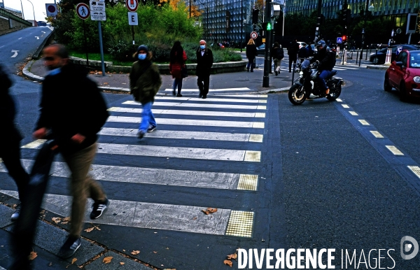 Marquage lumineux au sol sur un passage piéton dangereux