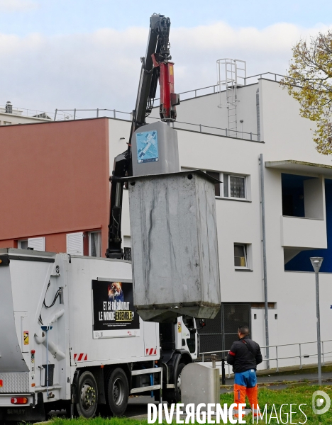 Poubelles / containers enterrés