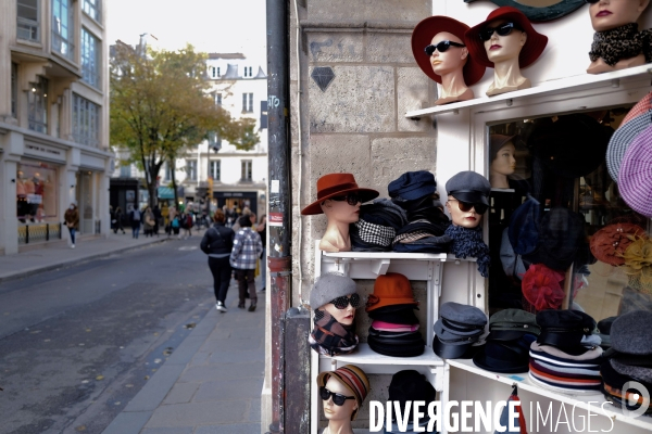 Le marchand de chapeaux de la place des Vosges