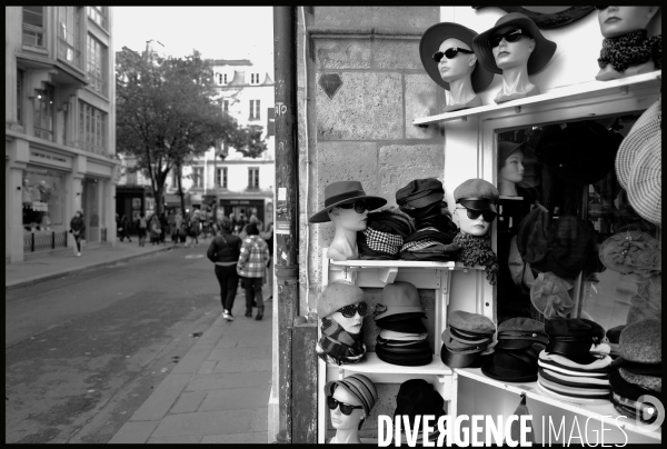 Le marchand de chapeaux de la place des Vosges