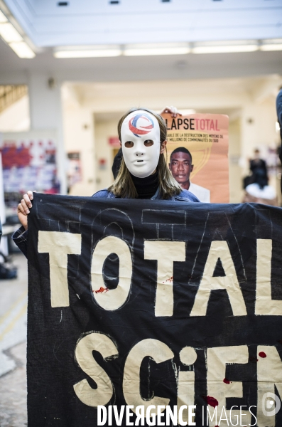 Action de exctinction rebellion a sciences po contre le partenariat etabli avec total.