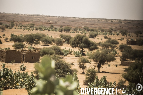 Patrouilles de Barkhane dans les villages maliens.