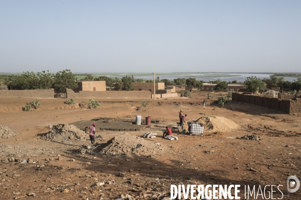 Patrouilles de Barkhane dans les villages maliens.