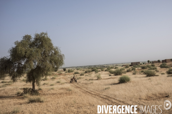 Patrouilles de Barkhane dans les villages maliens.