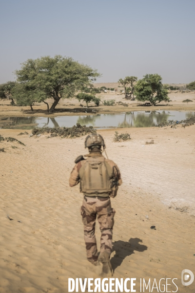 Patrouilles de Barkhane dans les villages maliens.