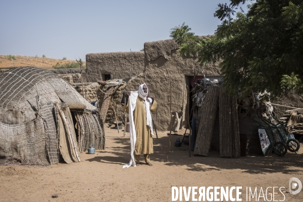 Patrouilles de Barkhane dans les villages maliens.