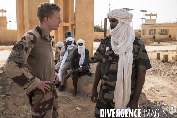 Patrouilles de Barkhane dans les villages maliens.