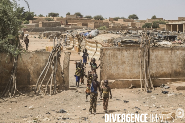 Patrouilles de Barkhane dans les villages maliens.