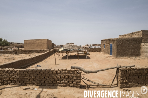 Patrouilles de Barkhane dans les villages maliens.