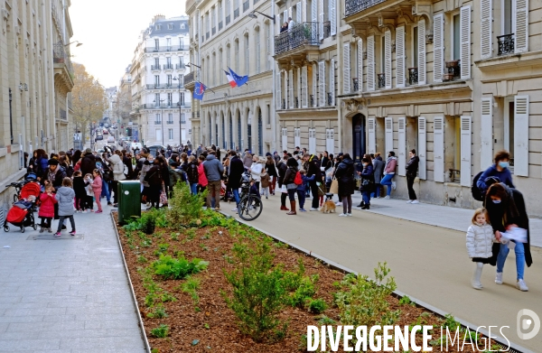 Une rue aux écoles piétonnisée