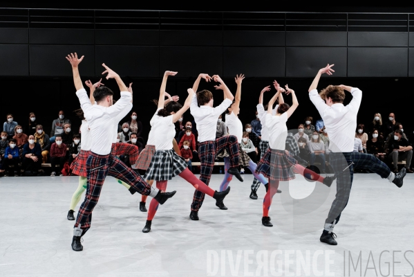 Kamuyot / Ohad Naharin /  Ballet de l opéra national du Rhin  / Batsheva