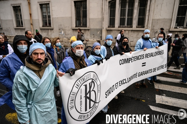 Manifestation des soignants à Paris pour denoncer le manque de moyens dans l hopital public. Caregivers demonstration for the public hospital.