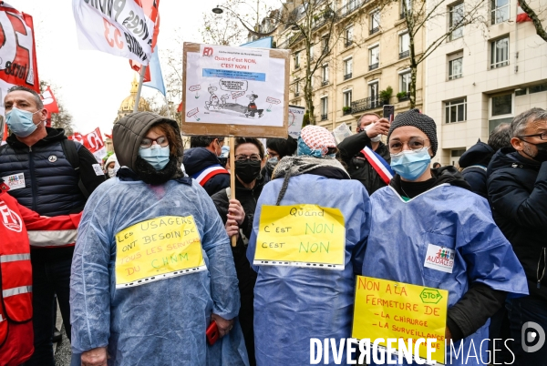 Manifestation des soignants à Paris pour denoncer le manque de moyens dans l hopital public. Caregivers demonstration for the public hospital.