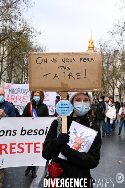 Manifestation des soignants à Paris pour denoncer le manque de moyens dans l hopital public. Caregivers demonstration for the public hospital.