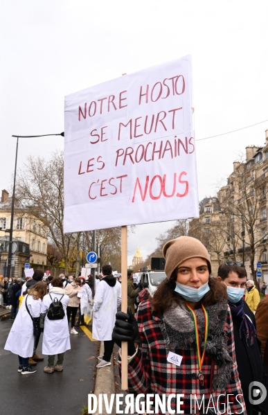 Manifestation des soignants à Paris pour denoncer le manque de moyens dans l hopital public. Caregivers demonstration for the public hospital.