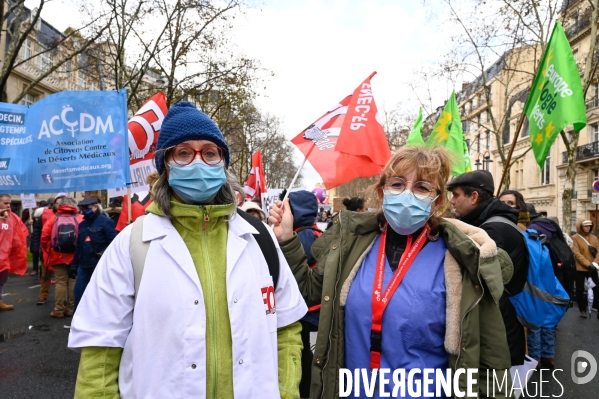 Manifestation des soignants à Paris pour denoncer le manque de moyens dans l hopital public. Caregivers demonstration for the public hospital.