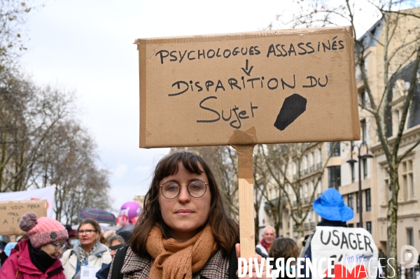 Manifestation des soignants à Paris pour denoncer le manque de moyens dans l hopital public. Caregivers demonstration for the public hospital.