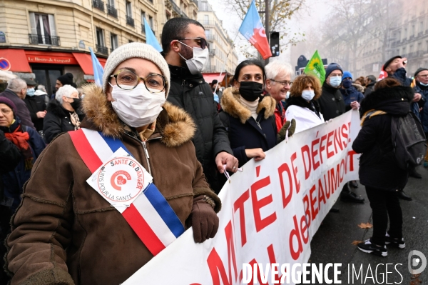 Manifestation des soignants à Paris pour denoncer le manque de moyens dans l hopital public. Caregivers demonstration for the public hospital.