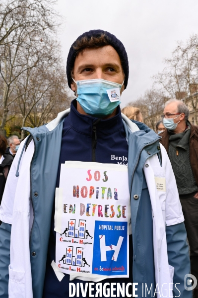 Manifestation des soignants à Paris pour denoncer le manque de moyens dans l hopital public. Caregivers demonstration for the public hospital.