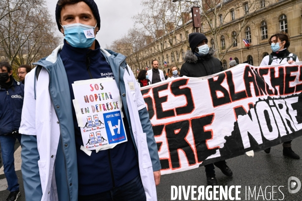 Manifestation des soignants à Paris pour denoncer le manque de moyens dans l hopital public. Caregivers demonstration for the public hospital.