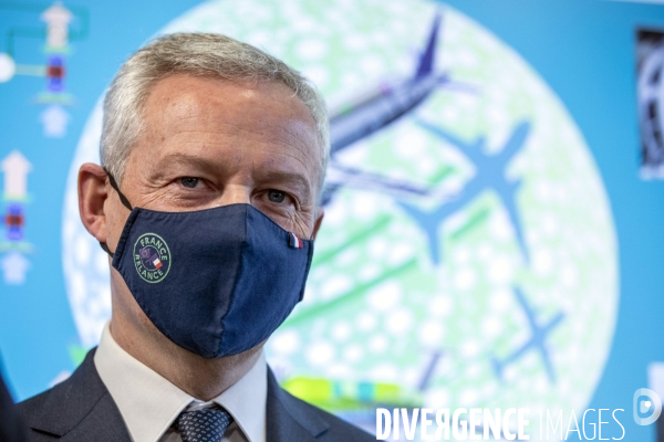 Bruno LE MAIRE visite le site d Ariane Group à Vernon.