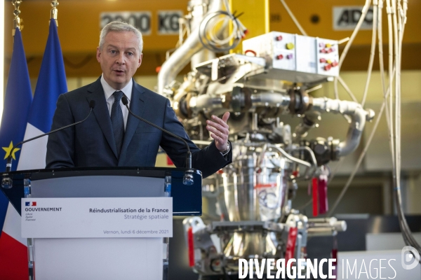 Bruno LE MAIRE visite le site d Ariane Group à Vernon.