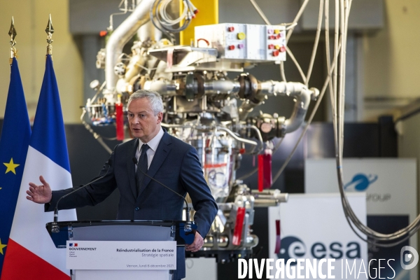 Bruno LE MAIRE visite le site d Ariane Group à Vernon.